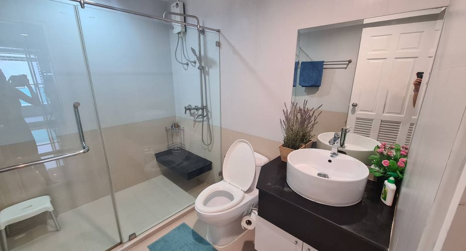 For rent 2 bedrooms condo in Watthana, Bangkok
