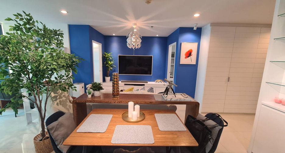 For rent 2 bedrooms condo in Watthana, Bangkok