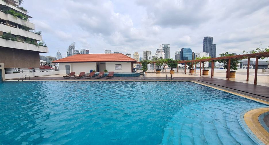 For rent 2 bedrooms condo in Watthana, Bangkok