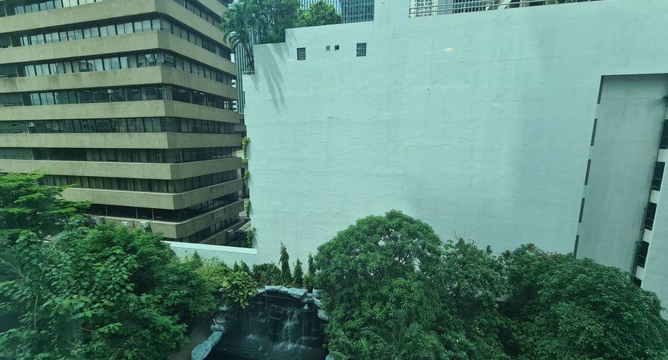 For rent 2 bedrooms condo in Watthana, Bangkok