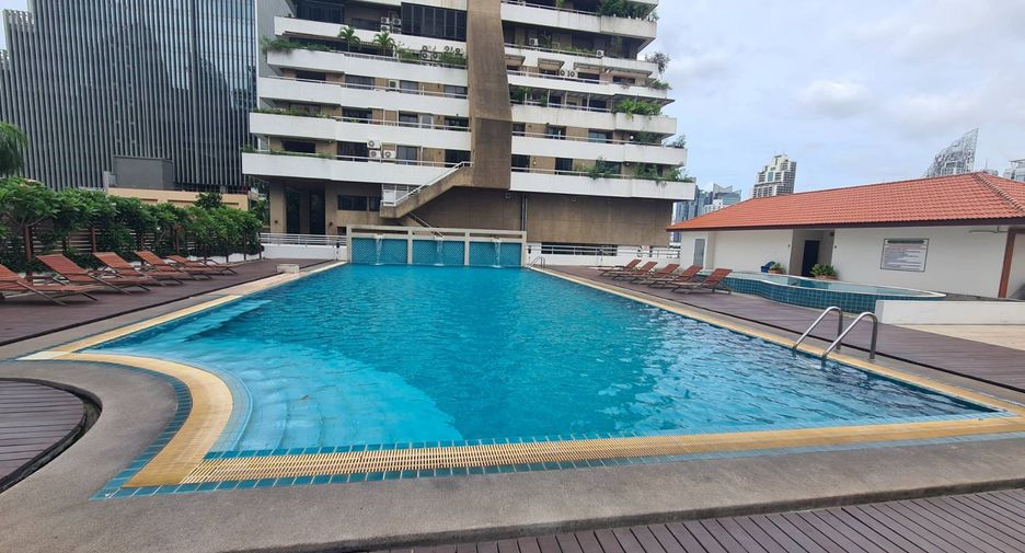 For rent 2 bedrooms condo in Watthana, Bangkok