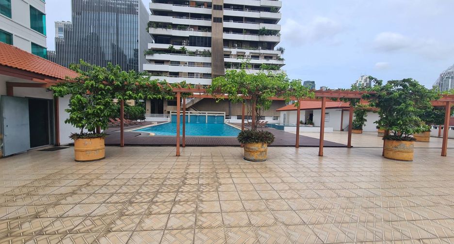 For rent 2 bedrooms condo in Watthana, Bangkok