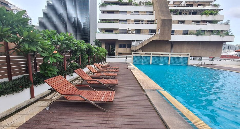 For rent 2 bedrooms condo in Watthana, Bangkok