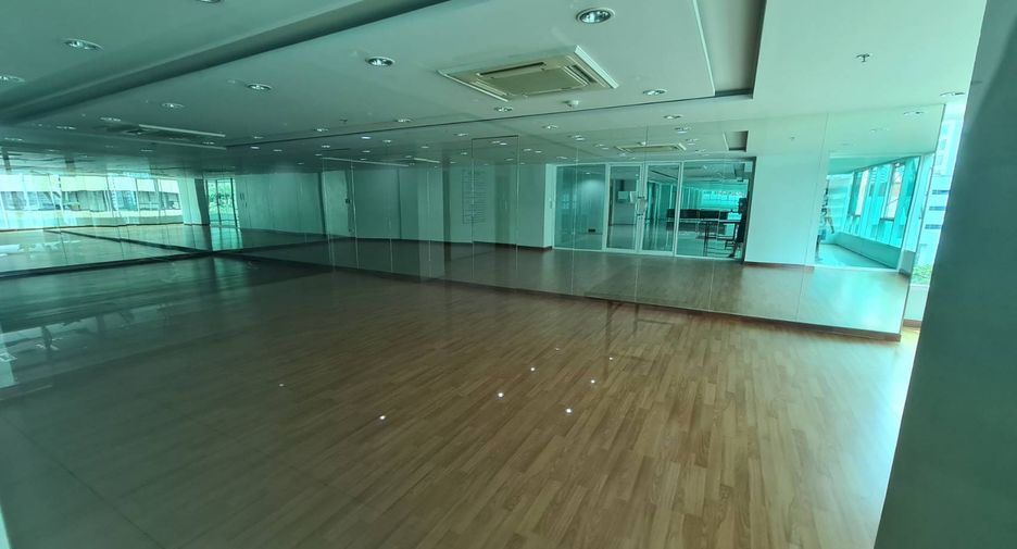 For rent 2 bedrooms condo in Watthana, Bangkok