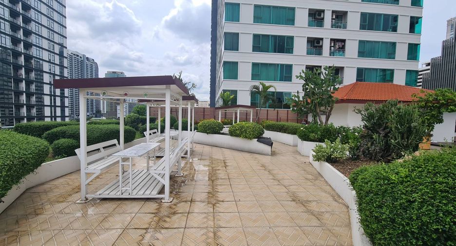For rent 2 bedrooms condo in Watthana, Bangkok