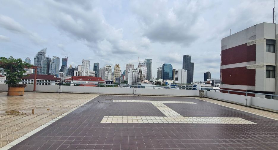 For rent 2 bedrooms condo in Watthana, Bangkok