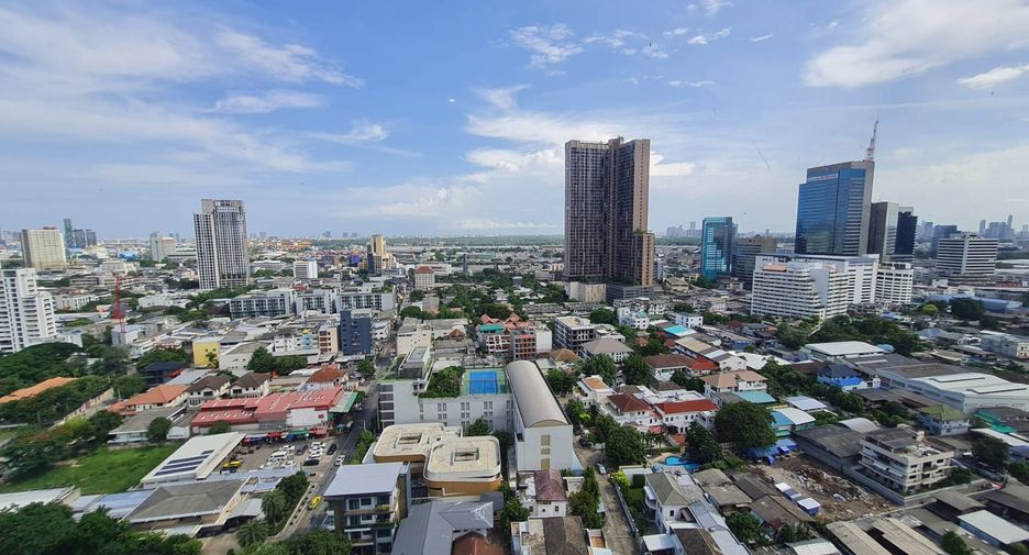 For rent 2 bedrooms condo in Khlong Toei, Bangkok