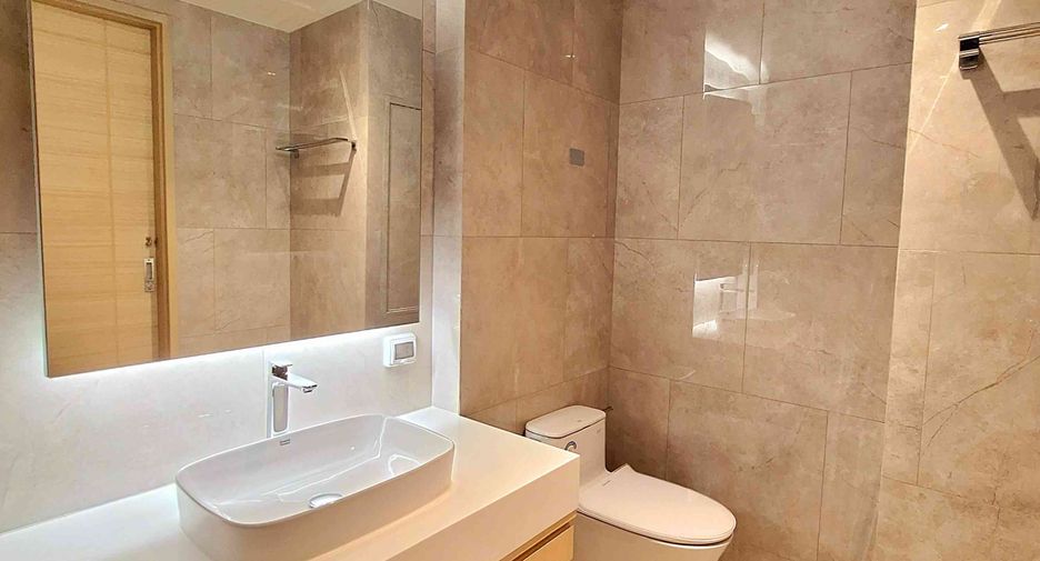 For rent 3 bedrooms condo in Mueang Samut Prakan, Samut Prakan