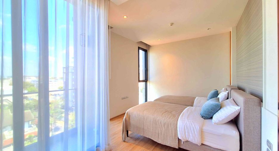 For rent 3 bedrooms condo in Mueang Samut Prakan, Samut Prakan