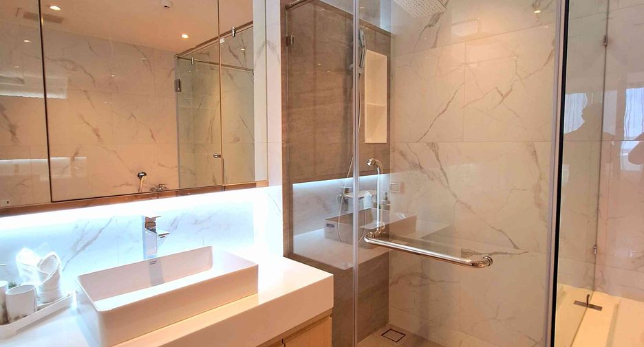For rent 3 bedrooms condo in Mueang Samut Prakan, Samut Prakan