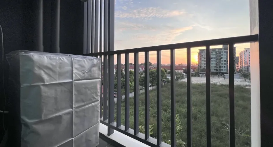 For rent studio condo in Mueang Pathum Thani, Pathum Thani