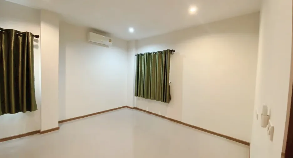 For sale 3 ベッドルーム house in Mueang Nakhon Ratchasima, Nakhon Ratchasima
