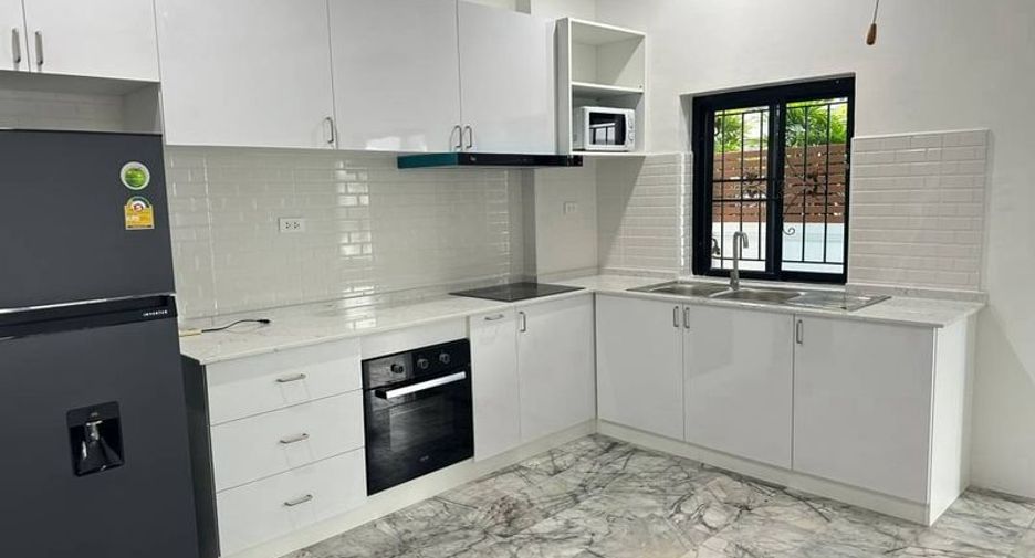 Продажа 4 спальни дом в Саттахип, Чонбури