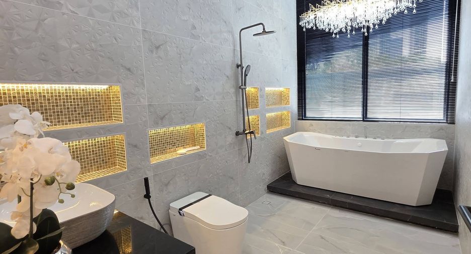 Casa en venta de 4 habitaciones en Bang Lamung, Chonburi