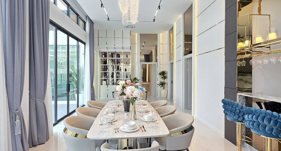 Casa en venta de 4 habitaciones en Bang Lamung, Chonburi