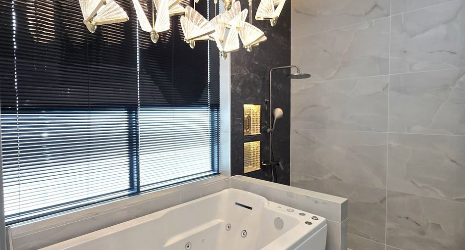 Casa en venta de 4 habitaciones en Bang Lamung, Chonburi