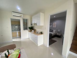 Casa adosada en venta de 4 habitaciones en Bang Lamung, Chonburi