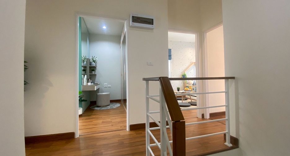 Casa adosada en venta de 4 habitaciones en Bang Lamung, Chonburi