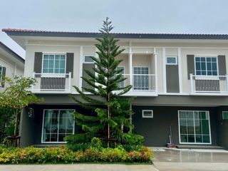 Casa adosada en venta de 4 habitaciones en Bang Lamung, Chonburi
