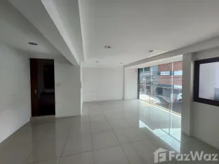 Casa adosada en alquiler de 4 habitaciones en Khlong Toei, Bangkok