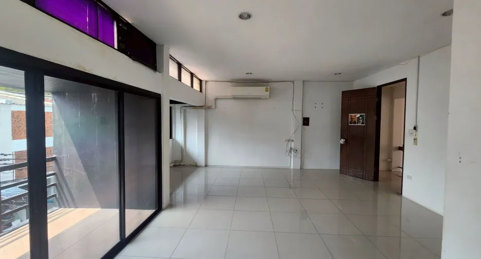 Casa adosada en alquiler de 4 habitaciones en Khlong Toei, Bangkok