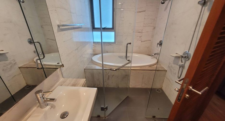 Wohnung zur Miete mit 3 Zimmer in Watthana, Bangkok