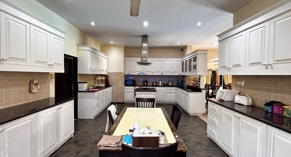Casa en venta de 4 habitaciones en Bang Lamung, Chonburi
