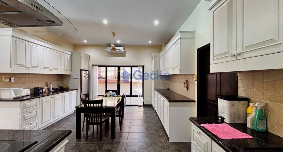Casa en venta de 4 habitaciones en Bang Lamung, Chonburi