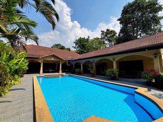 For sale 4 bedrooms house in Bang Lamung, Chonburi
