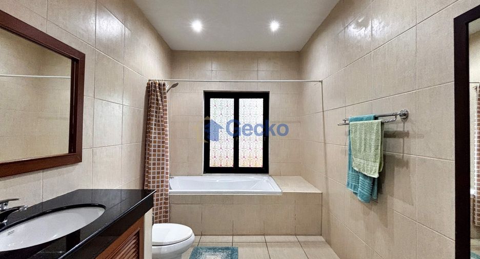 Casa en venta de 4 habitaciones en Bang Lamung, Chonburi