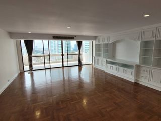 For rent 3 bedrooms condo in Khlong Toei, Bangkok