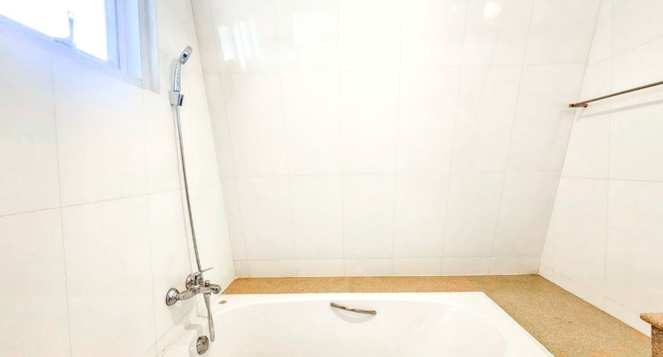Condo en alquiler de 4 habitaciones en Pathum Wan, Bangkok