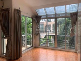 For rent 3 bedrooms townhouse in Khan Na Yao, Bangkok
