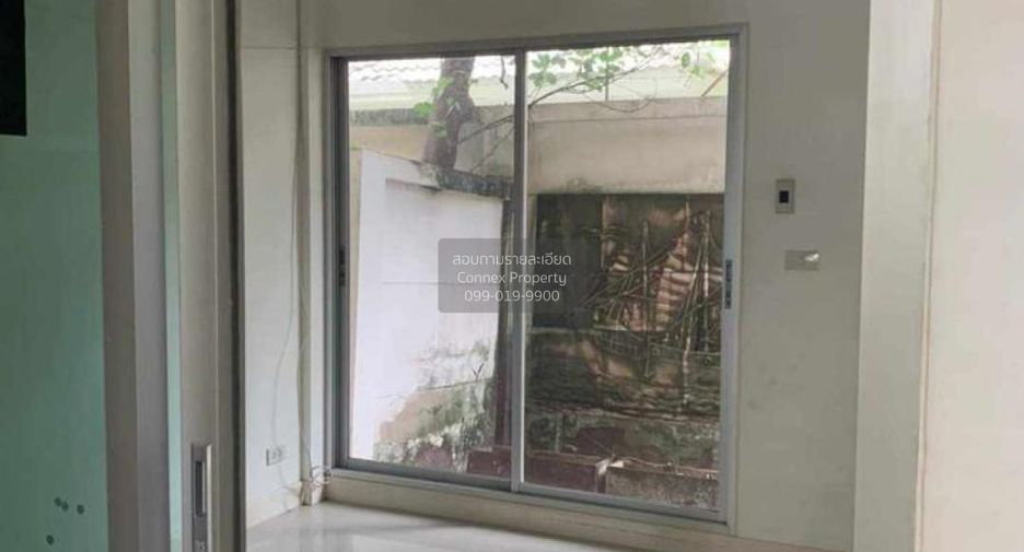 For rent 3 ベッドルーム townhouse in Khan Na Yao, Bangkok