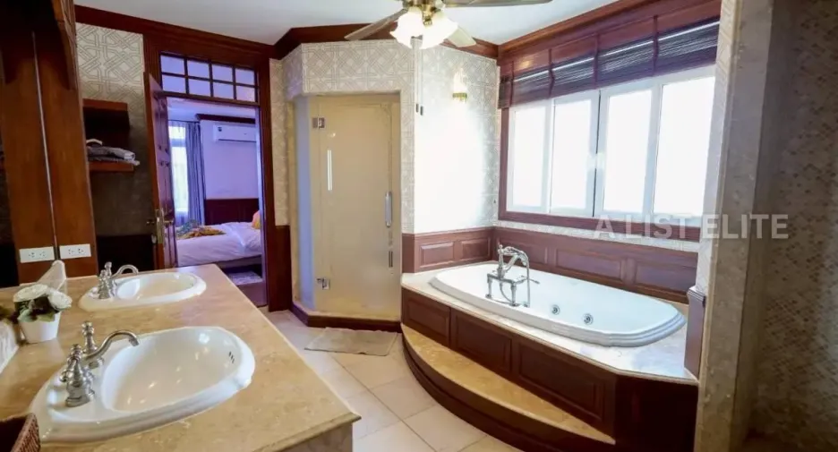 For rent 5 bedrooms house in Bang Lamung, Chonburi