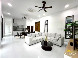 À louer 4 chambres maison à Bang Lamung, Chonburi