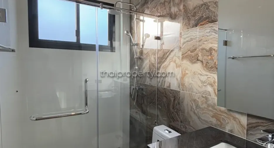 For rent and for sale 3 bedrooms house in Bang Lamung, Chonburi