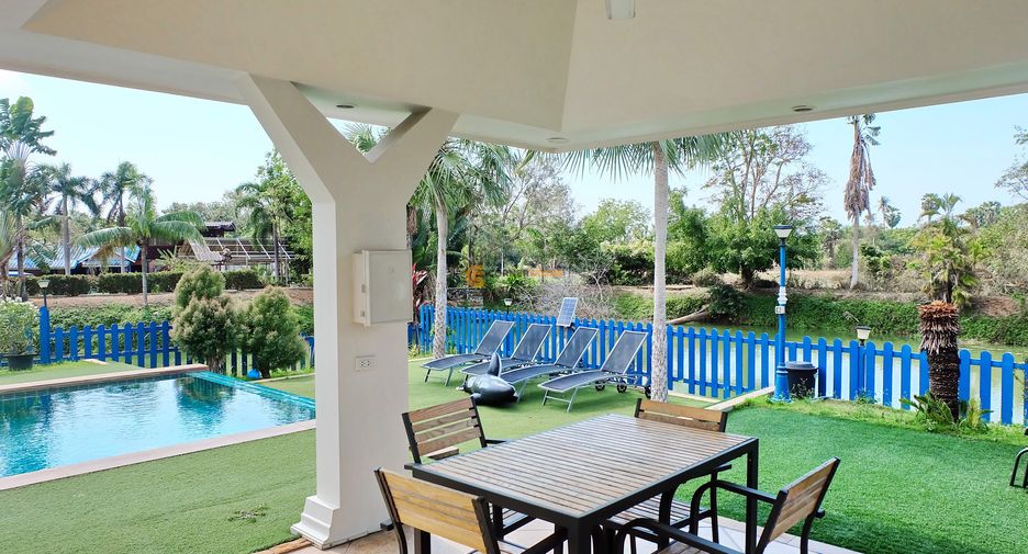 For sale 4 ベッドルーム house in Huay Yai, Pattaya