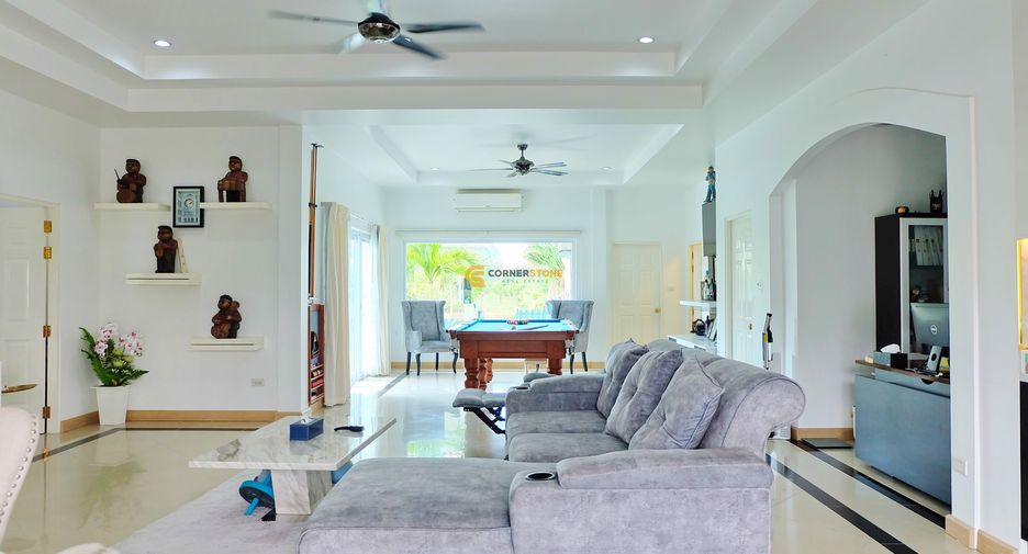 For sale 4 ベッドルーム house in Huay Yai, Pattaya
