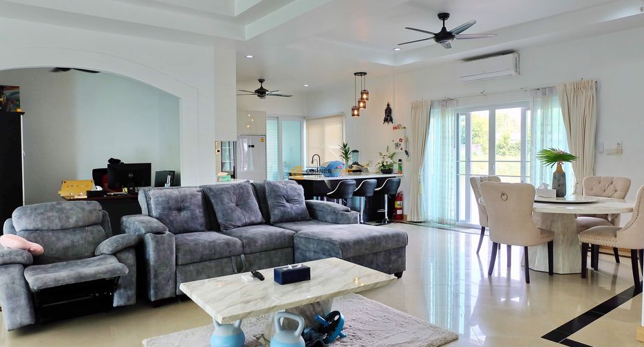 For sale 4 ベッドルーム house in Huay Yai, Pattaya