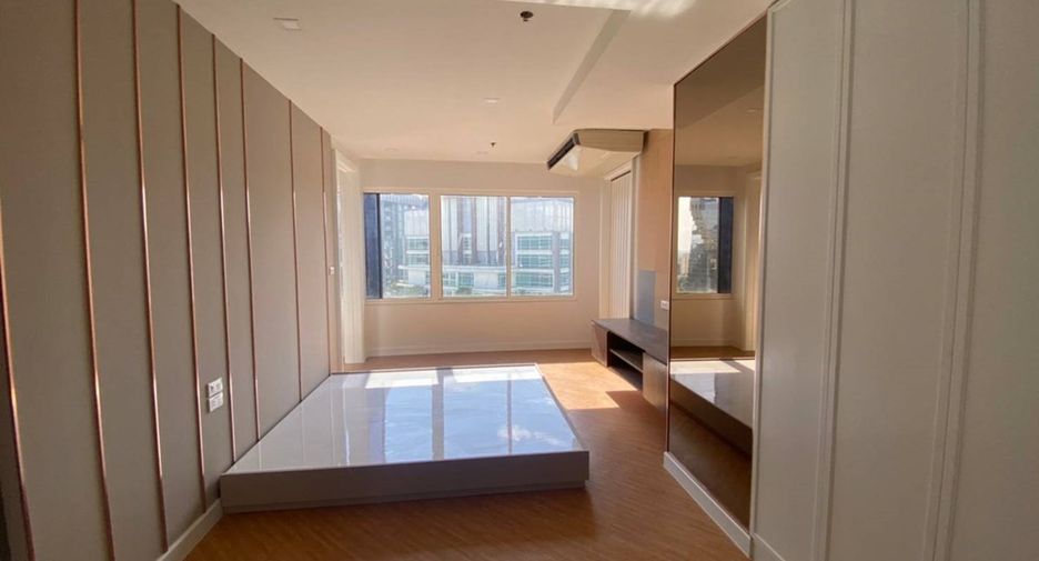 For sale 6 bedrooms condo in Watthana, Bangkok