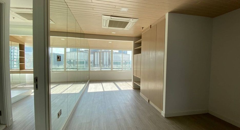 For sale 6 bedrooms condo in Watthana, Bangkok