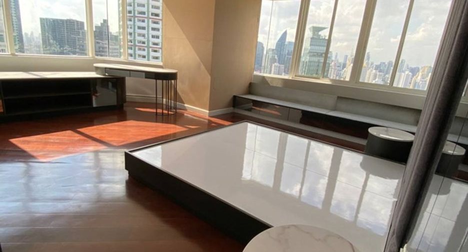For sale 6 bedrooms condo in Watthana, Bangkok
