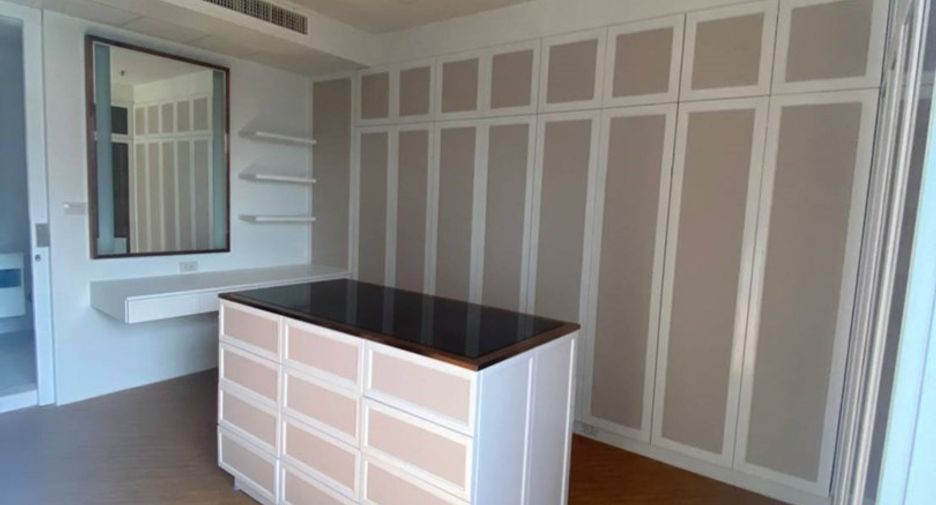 For sale 6 bedrooms condo in Watthana, Bangkok