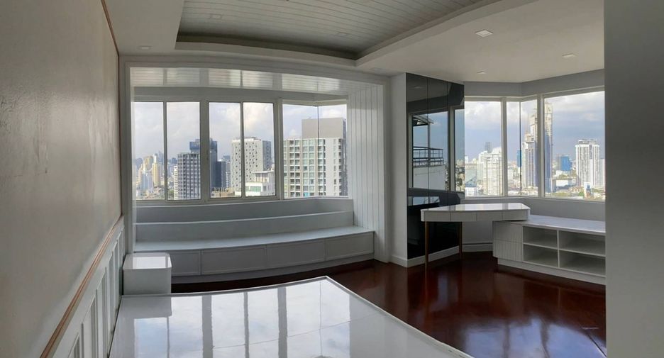 For sale 6 bedrooms condo in Watthana, Bangkok