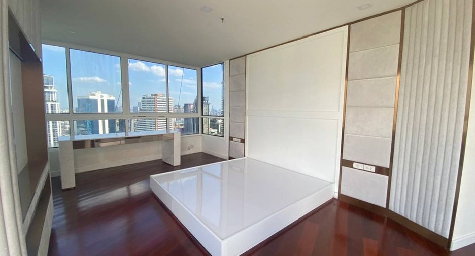 For sale 6 bedrooms condo in Watthana, Bangkok