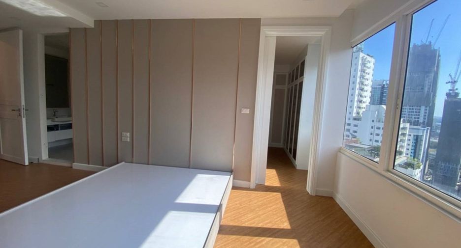 For sale 6 bedrooms condo in Watthana, Bangkok