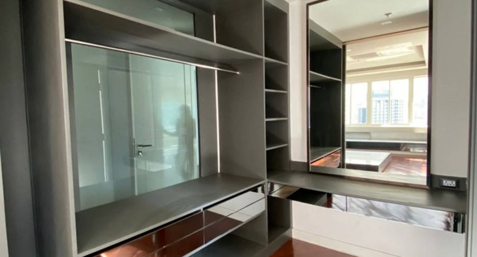 For sale 6 bedrooms condo in Watthana, Bangkok