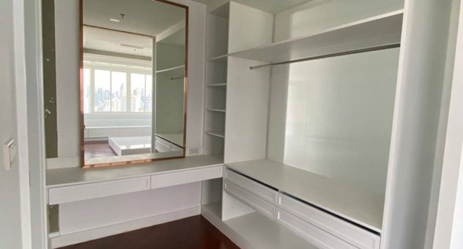 For sale 6 bedrooms condo in Watthana, Bangkok