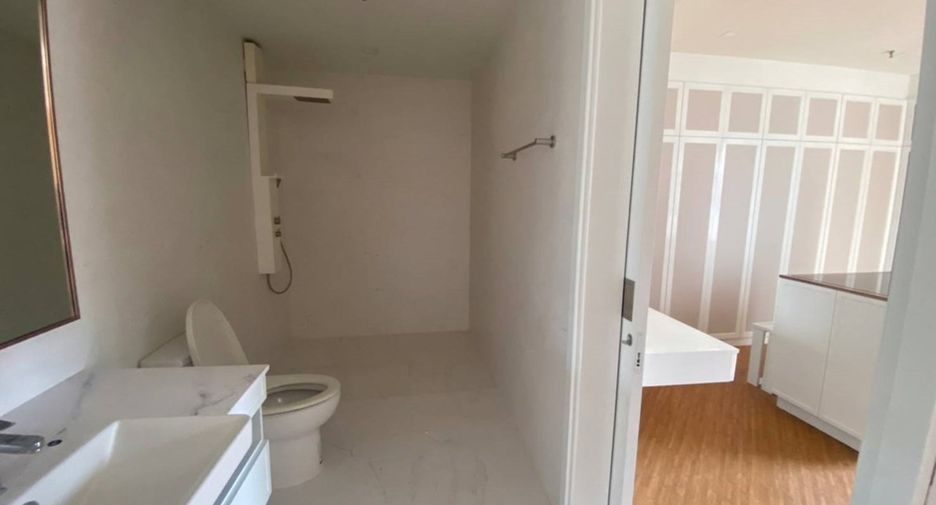 For sale 6 bedrooms condo in Watthana, Bangkok